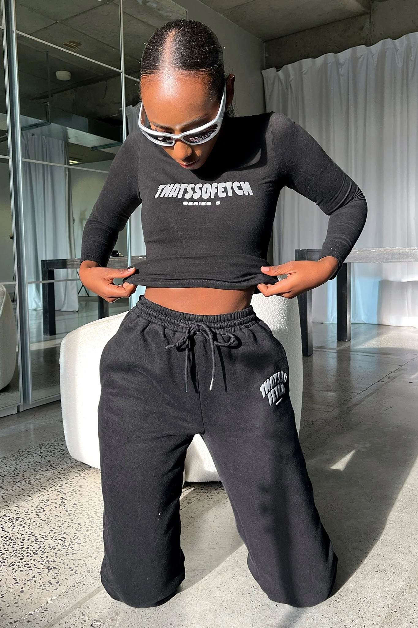 Series 5 Sweatpants - Black - Image 2